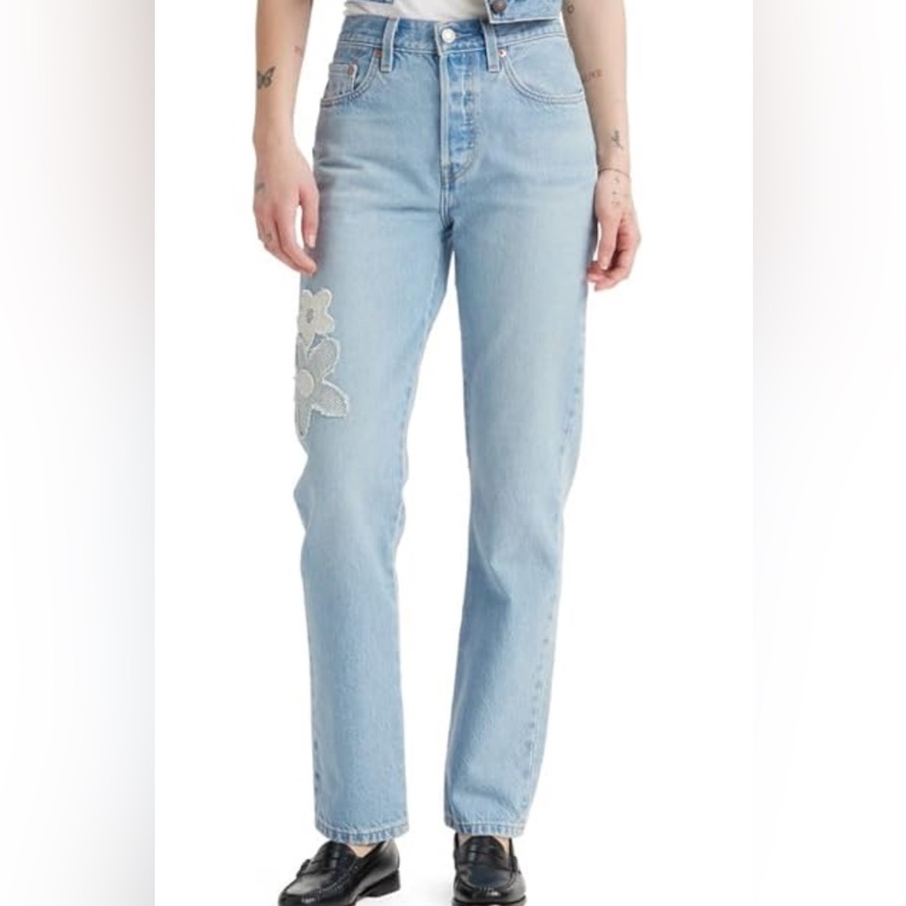 Levi’s women’s 501 original fit with flower patch size W25 L30